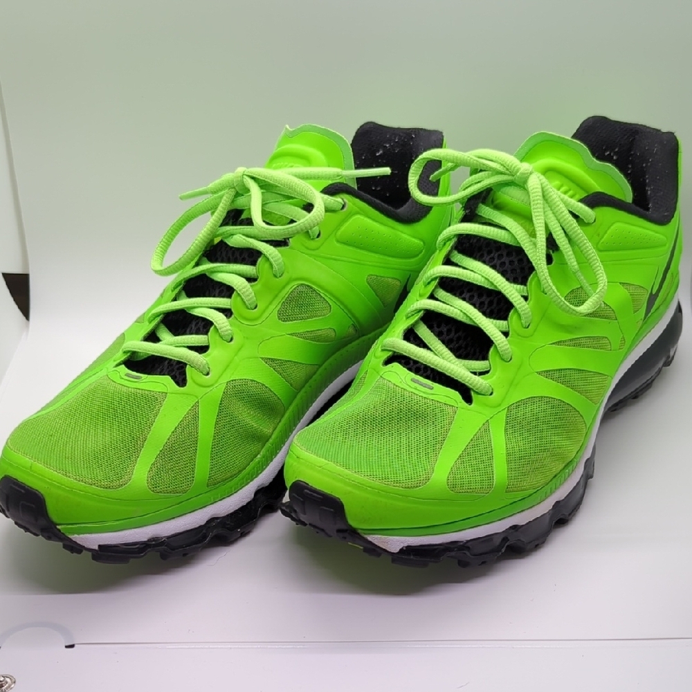Nike Green and Black Athletic Shoes with Breathable Mesh